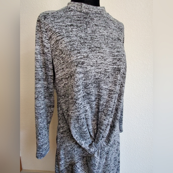 Azules High-Low Knit Top.   NWOT - Picture 2 of 8